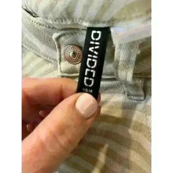 H&M Women's Beige Zebra Flare Jeans Size 4 Mid Rise Animal Print - Picture 3 of 7